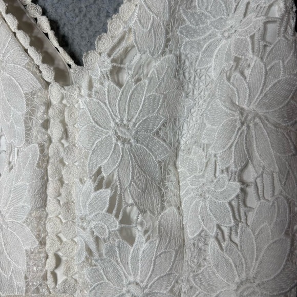 Soieblu Dress Womens Small Cream Deep V Neck Lace Overlay Sleeveless Dress NEW‎ - Picture 4 of 10